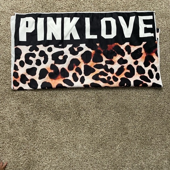 Women’s Soft Plush Beach/ Pool Animal Print Towel NWOT - Picture 2 of 7